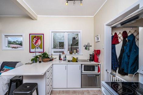 Photo of property in 58 Lincoln Avenue, Tawa, Wellington, 5028