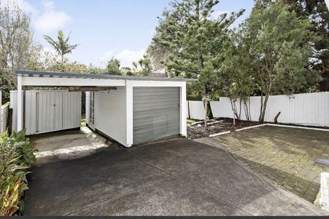 Photo of property in 21 Golf Road, New Lynn, Auckland, 0600