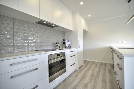 Photo of property in 14 Van Baarle Close, Carterton, 5713