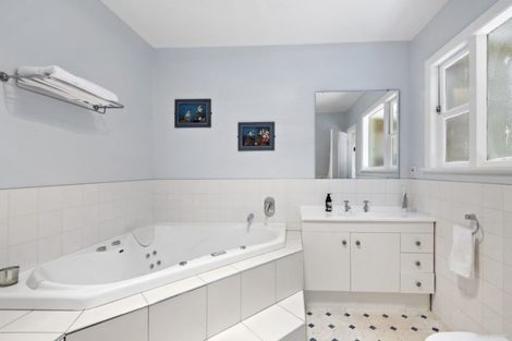 Photo of property in 346 The Esplanade, Island Bay, Wellington, 6023