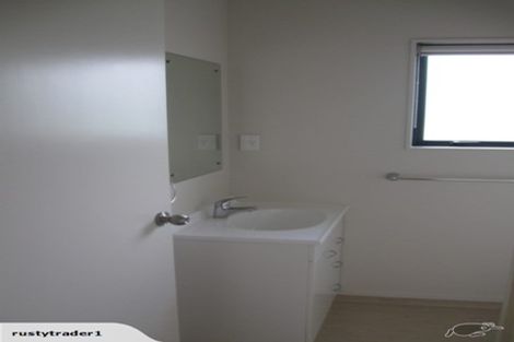 Photo of property in 21 Lantana Road, Green Bay, Auckland, 0604