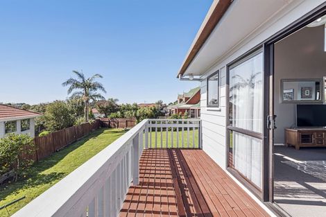 Photo of property in 92b Colwill Road, Massey, Auckland, 0614