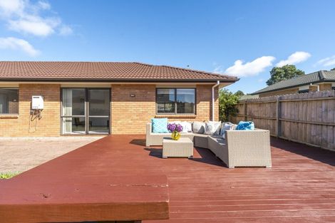 Photo of property in 33 South Kensington Way, Henderson, Auckland, 0612