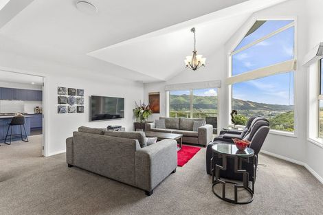 Photo of property in 11 Wilmshurst Place, Tawa, Wellington, 5028