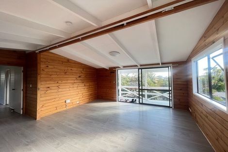 Photo of property in 1/9 Thistledew Place, Bayview, Auckland, 0629