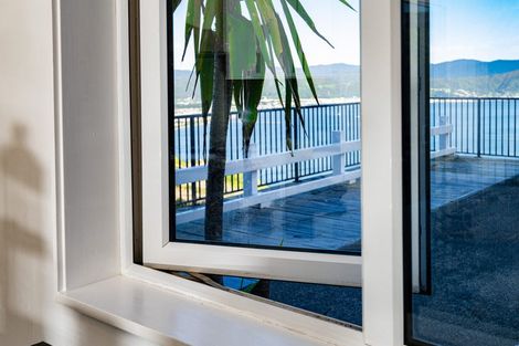 Photo of property in 41a Tamworth Crescent, Newlands, Wellington, 6037