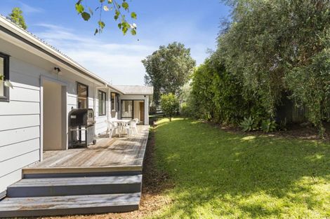 Photo of property in 128 Avalon Place, Whangamata, 3620