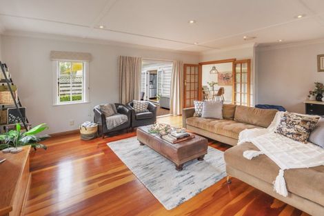 Photo of property in 96 Ranui Crescent, Khandallah, Wellington, 6035