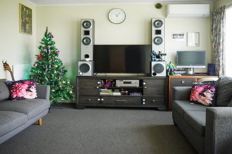 Photo of property in Oberon Flats, 48a Merton Street, Trentham, Upper Hutt, 5018