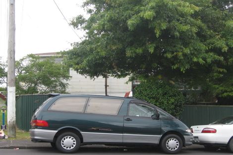 Photo of property in 16a Kaipatiki Road, Glenfield, Auckland, 0629