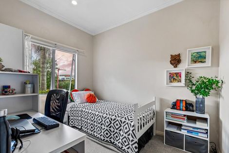 Photo of property in 21 Cinnabar Place, Westgate, Auckland, 0614