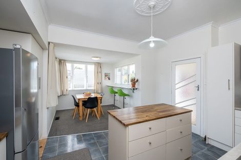 Photo of property in 17 Falstaff Street, Stratford, 4332