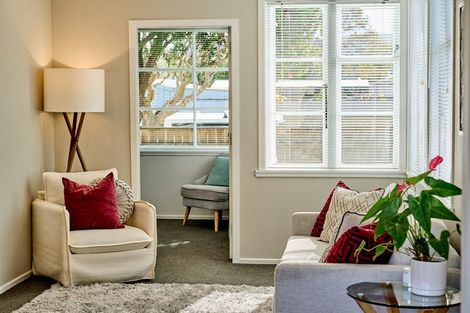 Photo of property in 33 Gibson Crescent, Naenae, Lower Hutt, 5011