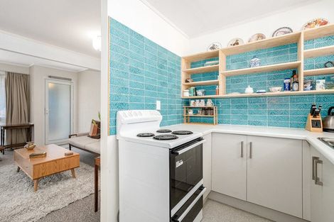 Photo of property in 3/133 Queens Drive, Lyall Bay, Wellington, 6022
