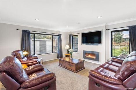 Photo of property in 14 Kendallvale Drive, Waiuku, 2123