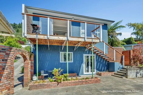 Photo of property in 82 Milton Terrace, Picton, 7220