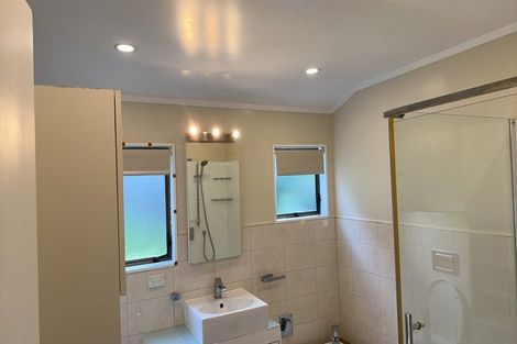 Photo of property in 12 Glenvale Place, Totara Vale, Auckland, 0629