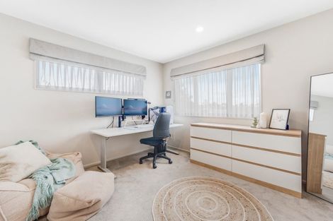 Photo of property in 10 Hedge Row, Sunnyhills, Auckland, 2010