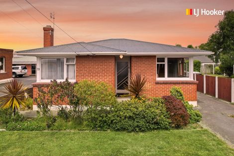 Photo of property in 73 Macandrew Road, South Dunedin, Dunedin, 9012