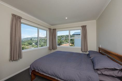 Photo of property in 2/20 Glanmire Road, Newlands, Wellington, 6037