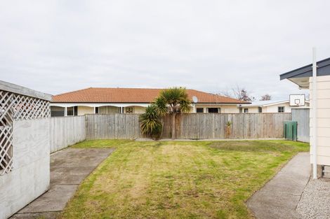 Photo of property in 18 Cumberland Place, Kelvin Grove, Palmerston North, 4414