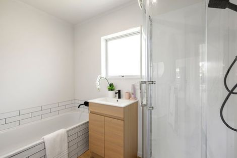 Photo of property in 1 Hilton Road, St Andrews, Hamilton, 3200
