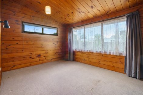 Photo of property in 305 Shakespeare Street, Leamington, Cambridge, 3432