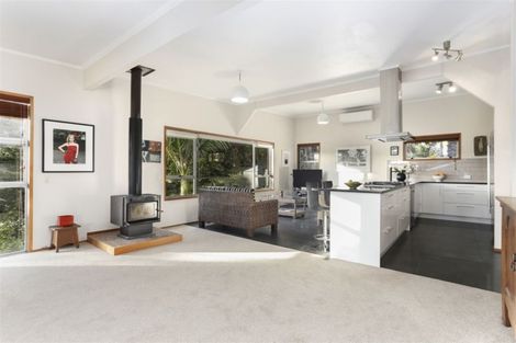 Photo of property in 138 Glenfield Road, Birkenhead, Auckland, 0626