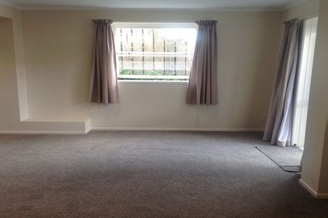 Photo of property in 2/17 Park Road, Glenfield, Auckland, 0629