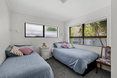 Photo of property in 6 Waiwera Road, Waiwera, Orewa, 0994