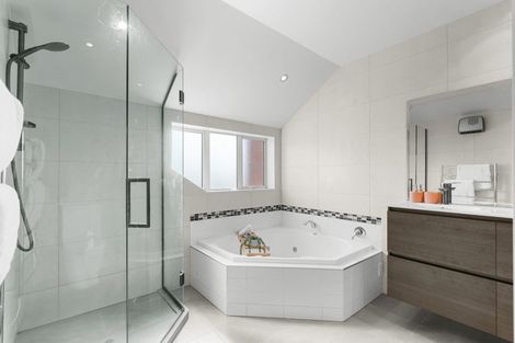Photo of property in 313 Withells Road, Avonhead, Christchurch, 8042