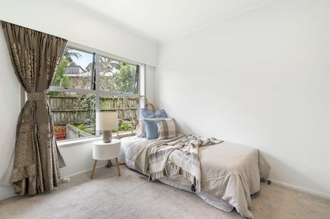 Photo of property in 1/14a Camrose Place, Glenfield, Auckland, 0629
