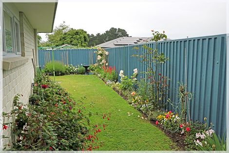 Photo of property in 2 Meretini Place, Foxton, 4814
