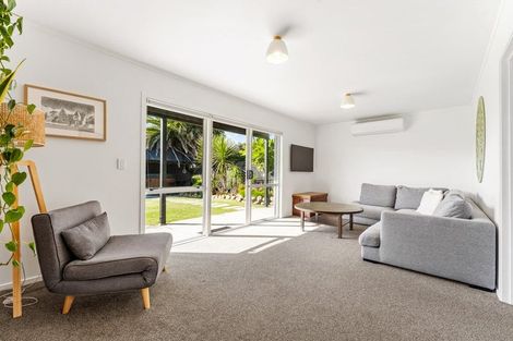Photo of property in 10 Hinemoa Place, Snells Beach, 0920