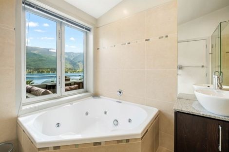 Photo of property in Lakeview Heights, 3/124 Lismore Street, Wanaka, 9305