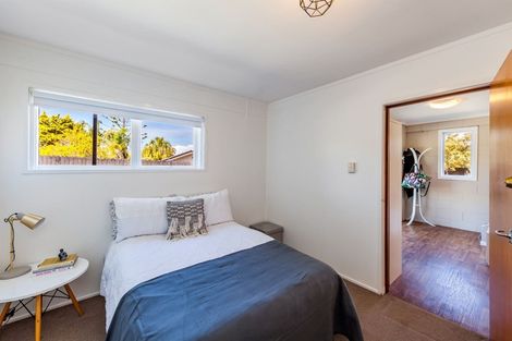 Photo of property in 1/2 Intrepid Place, Torbay, Auckland, 0630