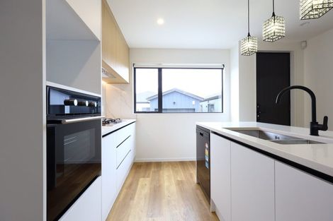 Photo of property in 25 Hutchinson Avenue, New Lynn, Auckland, 0600