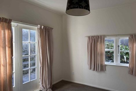 Photo of property in 6 Pitarua Street, Thorndon, Wellington, 6011