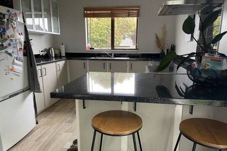 Photo of property in 4 Colonial Place, Kelvin Grove, Palmerston North, 4414