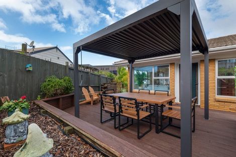 Photo of property in 5/9 Manuka Road, Bayview, Auckland, 0629