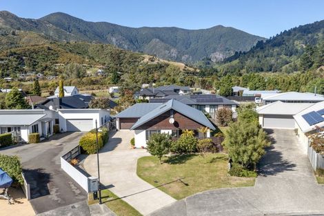 Photo of property in 5 Whitby Close, Waikawa, Picton, 7220