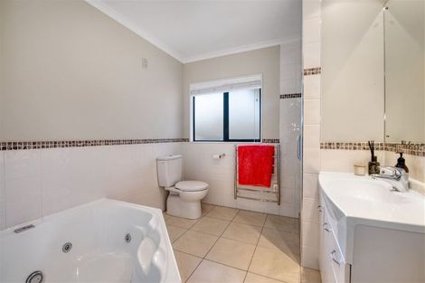 Photo of property in 108 Vipond Road, Stanmore Bay, Whangaparaoa, 0932