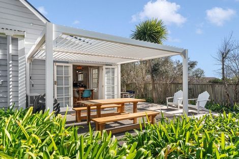 Photo of property in 102 Jellicoe Street, Martinborough, 5711