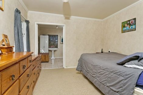 Photo of property in 27 Wairau Road, Forrest Hill, Auckland, 0627