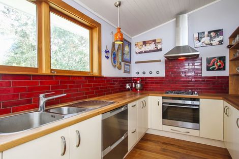 Photo of property in 30 Rimutaka Place, Titirangi, Auckland, 0604