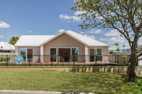 Photo of property in 13a Western Avenue, Omokoroa, 3114