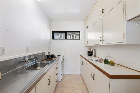 Photo of property in 10/4f Claremont Grove, Mount Victoria, Wellington, 6011