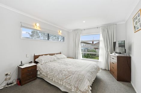 Photo of property in 13a Lyndhurst Road, Te Atatu South, Auckland, 0610