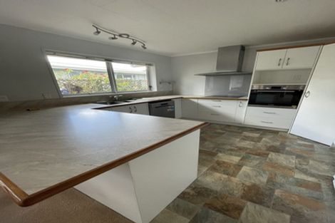 Photo of property in 14 Westhaven Grove, Takaro, Palmerston North, 4412