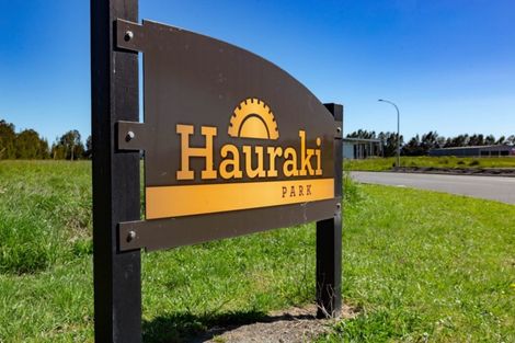 Photo of property in 5 Hauraki Crescent, Pinehill, Auckland, 0632